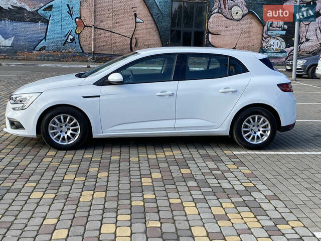 Белый Рено Меган, объемом двигателя 1.5 л и пробегом 207 тыс. км за 10850 $, фото 1 на Automoto.ua