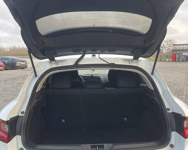 Белый Рено Меган, объемом двигателя 1.46 л и пробегом 224 тыс. км за 9500 $, фото 9 на Automoto.ua