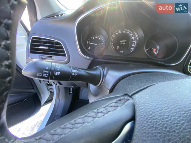 Белый Рено Меган, объемом двигателя 1.5 л и пробегом 207 тыс. км за 11850 $, фото 31 на Automoto.ua