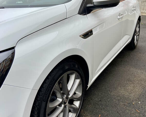 Белый Рено Меган, объемом двигателя 1.5 л и пробегом 151 тыс. км за 15650 $, фото 21 на Automoto.ua