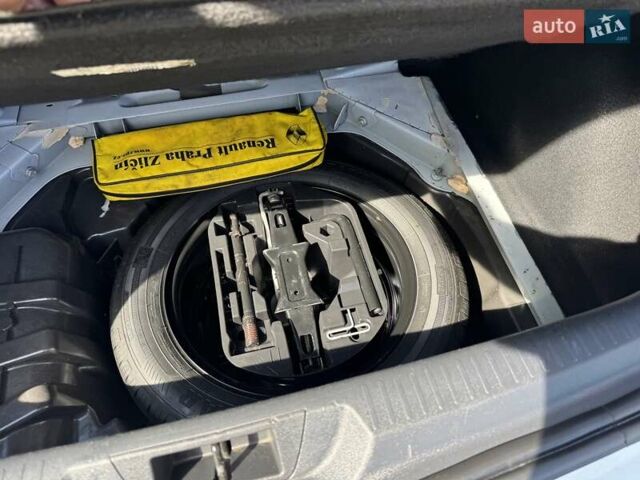 Белый Рено Меган, объемом двигателя 1.5 л и пробегом 259 тыс. км за 9600 $, фото 15 на Automoto.ua