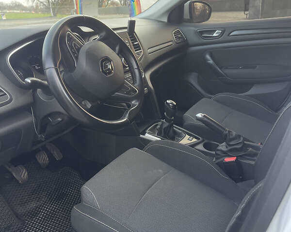 Белый Рено Меган, объемом двигателя 1.46 л и пробегом 224 тыс. км за 9500 $, фото 5 на Automoto.ua