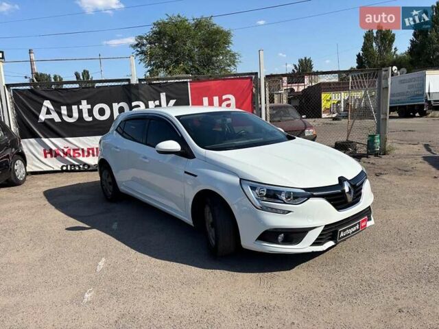 Білий Рено Меган, об'ємом двигуна 1.5 л та пробігом 221 тис. км за 10690 $, фото 6 на Automoto.ua