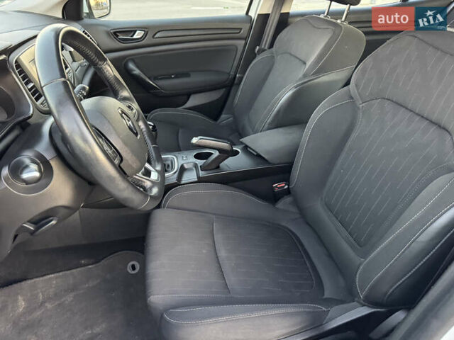 Белый Рено Меган, объемом двигателя 1.5 л и пробегом 214 тыс. км за 11999 $, фото 12 на Automoto.ua