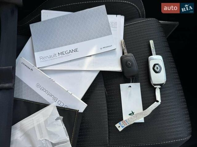 Белый Рено Меган, объемом двигателя 1.5 л и пробегом 259 тыс. км за 9600 $, фото 19 на Automoto.ua
