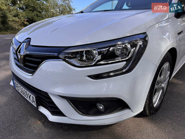 Белый Рено Меган, объемом двигателя 1.46 л и пробегом 139 тыс. км за 13900 $, фото 63 на Automoto.ua