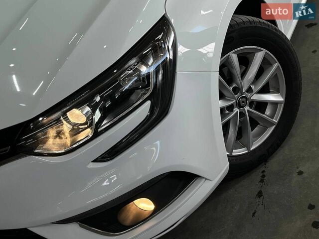 Белый Рено Меган, объемом двигателя 1.46 л и пробегом 282 тыс. км за 11500 $, фото 4 на Automoto.ua