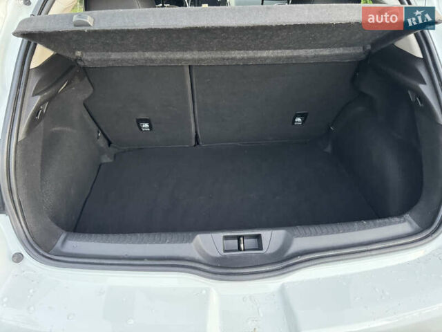 Белый Рено Меган, объемом двигателя 1.5 л и пробегом 214 тыс. км за 11999 $, фото 20 на Automoto.ua