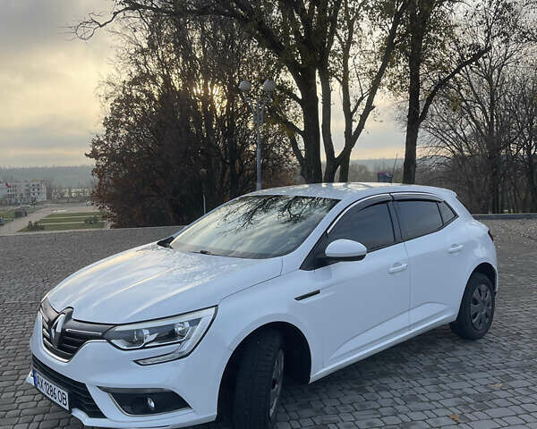 Белый Рено Меган, объемом двигателя 1.46 л и пробегом 224 тыс. км за 9500 $, фото 3 на Automoto.ua