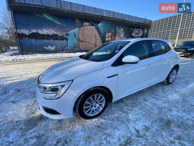 Белый Рено Меган, объемом двигателя 1.5 л и пробегом 207 тыс. км за 11850 $, фото 9 на Automoto.ua