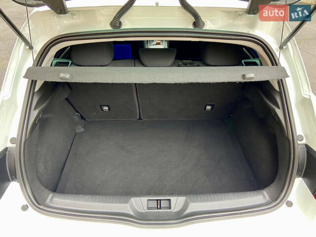 Белый Рено Меган, объемом двигателя 1.5 л и пробегом 151 тыс. км за 15650 $, фото 84 на Automoto.ua