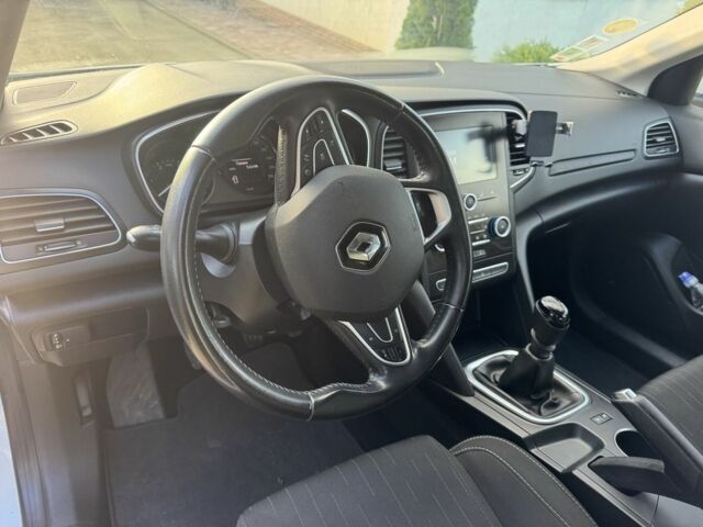 Белый Рено Меган, объемом двигателя 1.5 л и пробегом 2 тыс. км за 11900 $, фото 14 на Automoto.ua