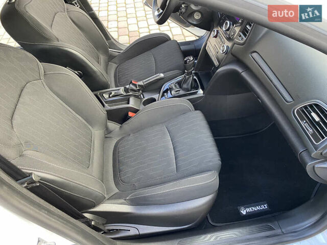 Белый Рено Меган, объемом двигателя 1.5 л и пробегом 207 тыс. км за 10850 $, фото 15 на Automoto.ua