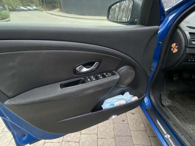 Белый Рено Меган, объемом двигателя 1.6 л и пробегом 258 тыс. км за 5779 $, фото 9 на Automoto.ua