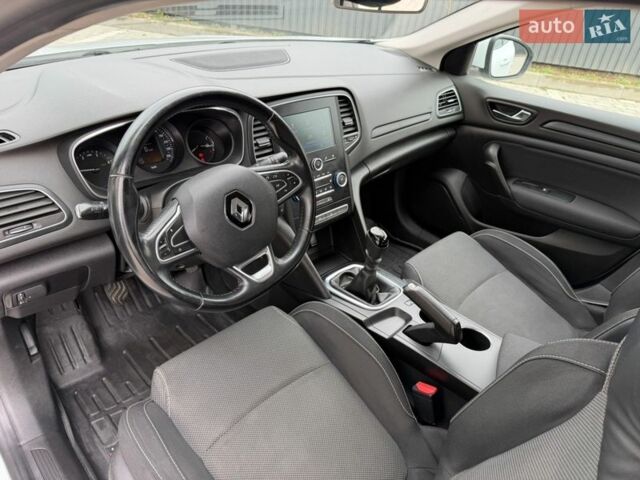 Білий Рено Меган, об'ємом двигуна 1.6 л та пробігом 189 тис. км за 10800 $, фото 6 на Automoto.ua