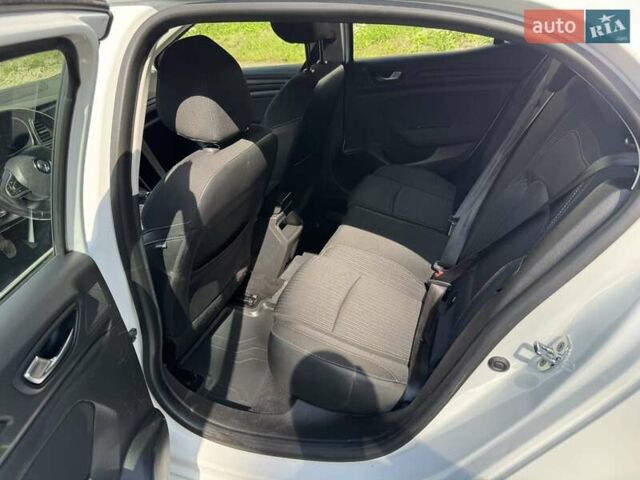 Белый Рено Меган, объемом двигателя 1.5 л и пробегом 259 тыс. км за 9600 $, фото 16 на Automoto.ua