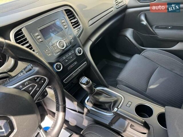 Белый Рено Меган, объемом двигателя 1.5 л и пробегом 259 тыс. км за 9600 $, фото 11 на Automoto.ua