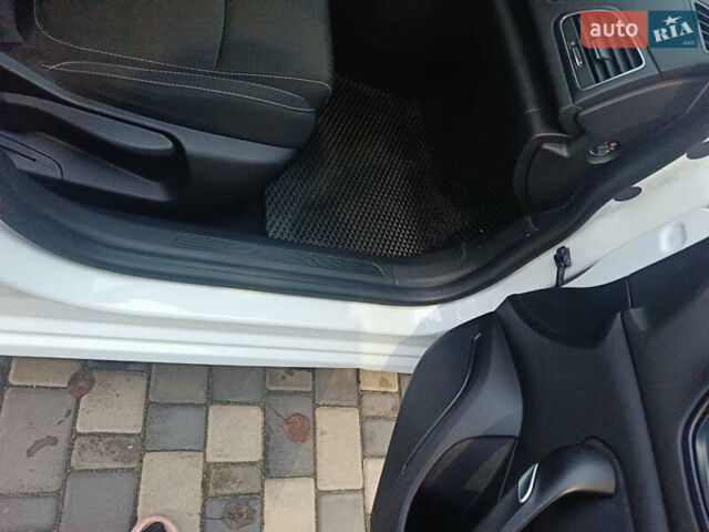 Білий Рено Меган, об'ємом двигуна 1.5 л та пробігом 241 тис. км за 11500 $, фото 16 на Automoto.ua