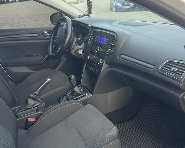 Белый Рено Меган, объемом двигателя 1.46 л и пробегом 224 тыс. км за 9500 $, фото 6 на Automoto.ua