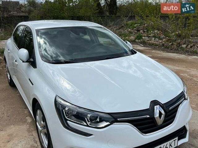 Білий Рено Меган, об'ємом двигуна 1.46 л та пробігом 250 тис. км за 10700 $, фото 7 на Automoto.ua