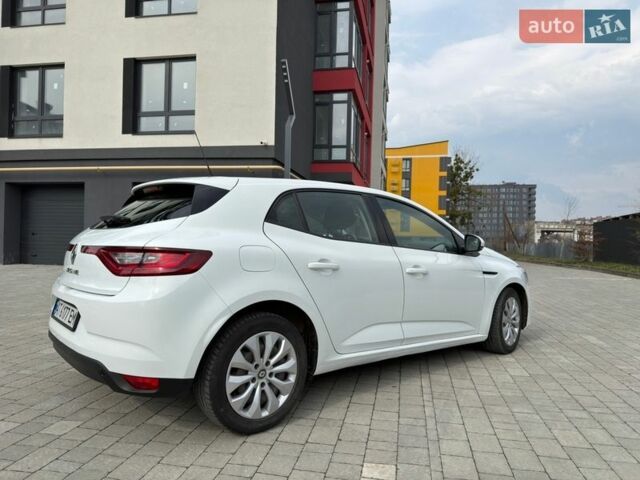 Білий Рено Меган, об'ємом двигуна 1.6 л та пробігом 189 тис. км за 10800 $, фото 4 на Automoto.ua