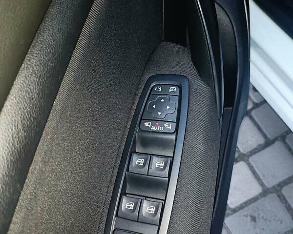 Білий Рено Меган, об'ємом двигуна 1.5 л та пробігом 241 тис. км за 11500 $, фото 18 на Automoto.ua