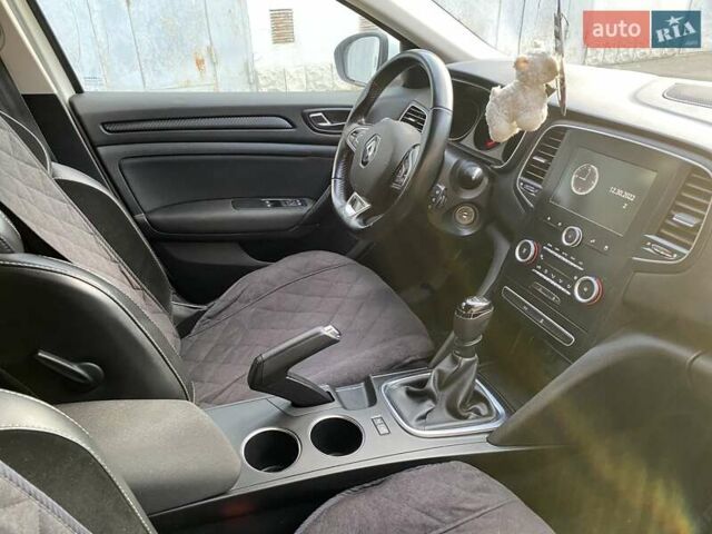 Белый Рено Меган, объемом двигателя 1.5 л и пробегом 204 тыс. км за 12400 $, фото 8 на Automoto.ua