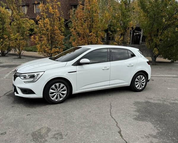 Белый Рено Меган, объемом двигателя 1.46 л и пробегом 257 тыс. км за 10500 $, фото 24 на Automoto.ua