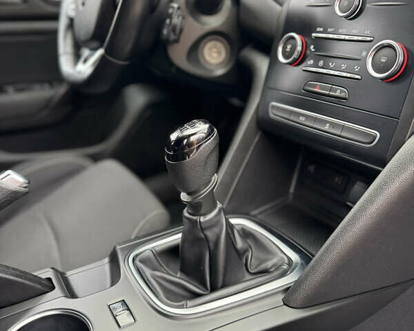 Белый Рено Меган, объемом двигателя 1.46 л и пробегом 257 тыс. км за 10500 $, фото 12 на Automoto.ua
