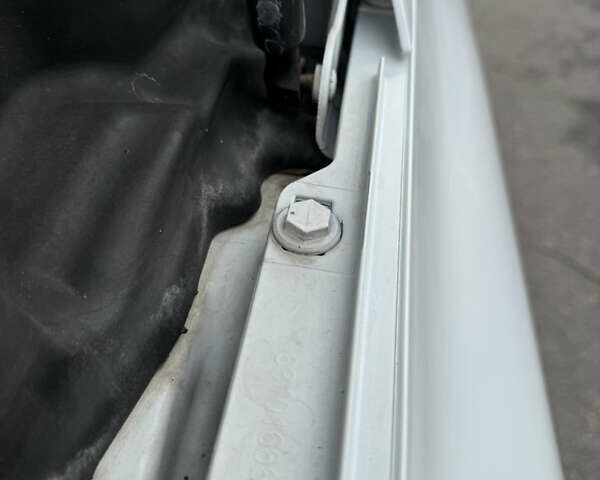 Белый Рено Меган, объемом двигателя 1.46 л и пробегом 257 тыс. км за 10500 $, фото 35 на Automoto.ua