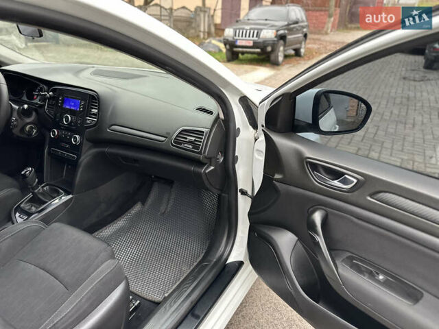 Белый Рено Меган, объемом двигателя 1.46 л и пробегом 82 тыс. км за 14500 $, фото 12 на Automoto.ua