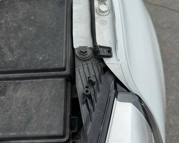 Белый Рено Меган, объемом двигателя 1.46 л и пробегом 257 тыс. км за 10500 $, фото 42 на Automoto.ua