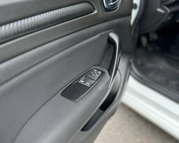 Белый Рено Меган, объемом двигателя 1.46 л и пробегом 257 тыс. км за 10500 $, фото 29 на Automoto.ua