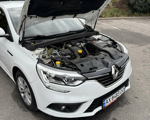 Белый Рено Меган, объемом двигателя 1.46 л и пробегом 257 тыс. км за 10500 $, фото 34 на Automoto.ua