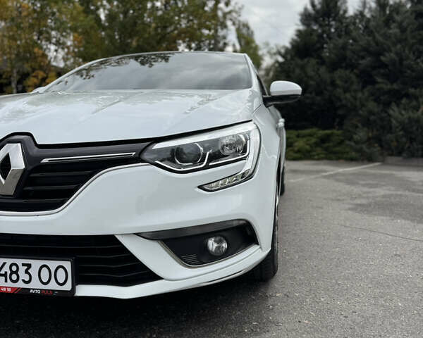 Белый Рено Меган, объемом двигателя 1.46 л и пробегом 257 тыс. км за 10500 $, фото 3 на Automoto.ua
