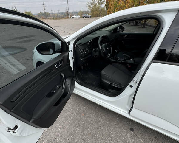 Белый Рено Меган, объемом двигателя 1.46 л и пробегом 257 тыс. км за 10500 $, фото 33 на Automoto.ua