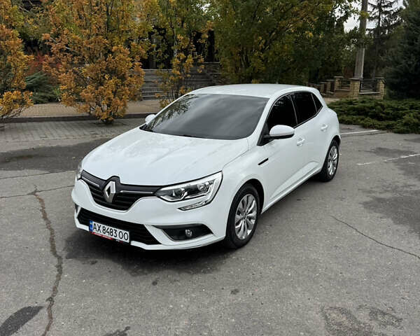 Белый Рено Меган, объемом двигателя 1.46 л и пробегом 257 тыс. км за 10500 $, фото 2 на Automoto.ua