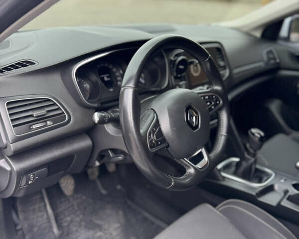 Белый Рено Меган, объемом двигателя 1.46 л и пробегом 257 тыс. км за 10500 $, фото 30 на Automoto.ua