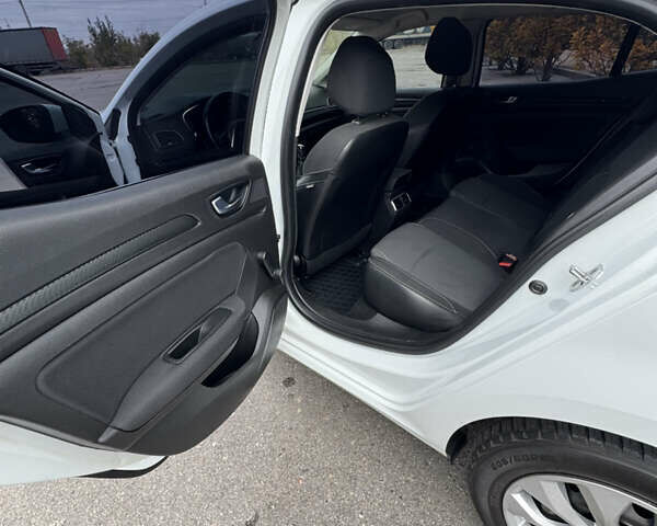 Белый Рено Меган, объемом двигателя 1.46 л и пробегом 257 тыс. км за 10500 $, фото 38 на Automoto.ua