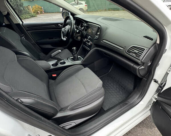 Белый Рено Меган, объемом двигателя 1.46 л и пробегом 257 тыс. км за 10500 $, фото 18 на Automoto.ua