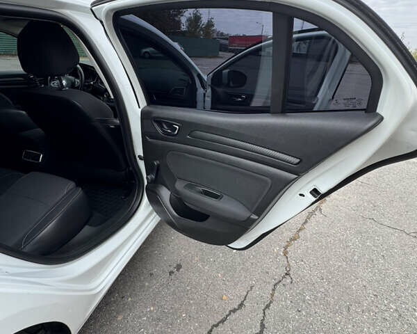 Белый Рено Меган, объемом двигателя 1.46 л и пробегом 257 тыс. км за 10500 $, фото 15 на Automoto.ua