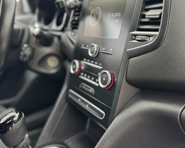 Белый Рено Меган, объемом двигателя 1.46 л и пробегом 257 тыс. км за 10500 $, фото 11 на Automoto.ua