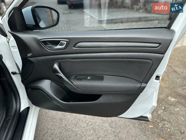 Белый Рено Меган, объемом двигателя 1.46 л и пробегом 82 тыс. км за 14500 $, фото 11 на Automoto.ua