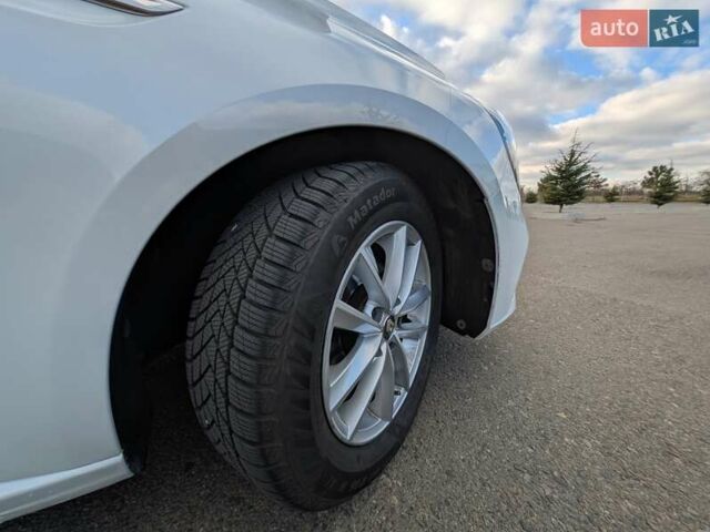 Белый Рено Меган, объемом двигателя 1.46 л и пробегом 112 тыс. км за 14000 $, фото 73 на Automoto.ua