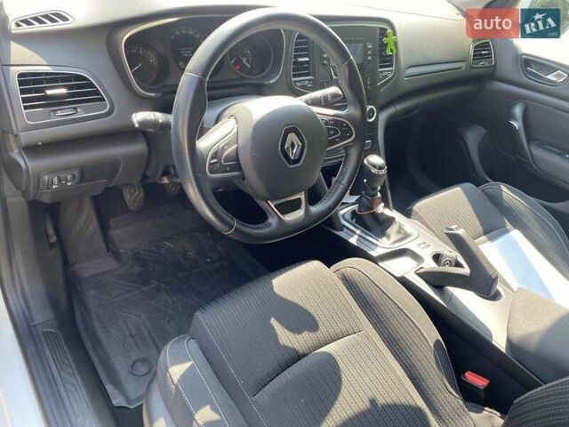 Белый Рено Меган, объемом двигателя 1.46 л и пробегом 200 тыс. км за 10680 $, фото 10 на Automoto.ua