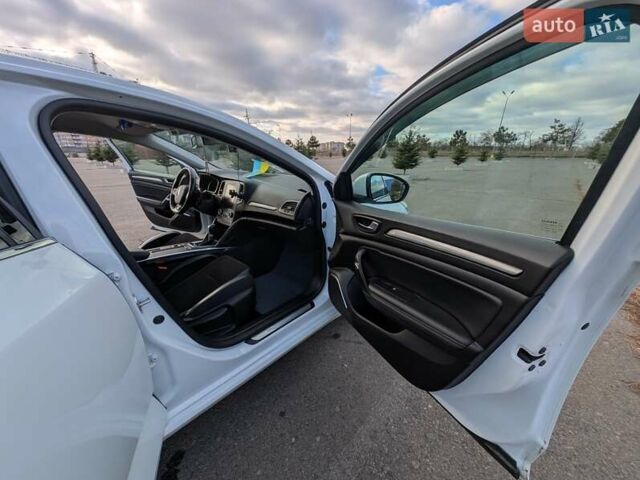Белый Рено Меган, объемом двигателя 1.46 л и пробегом 112 тыс. км за 14000 $, фото 34 на Automoto.ua