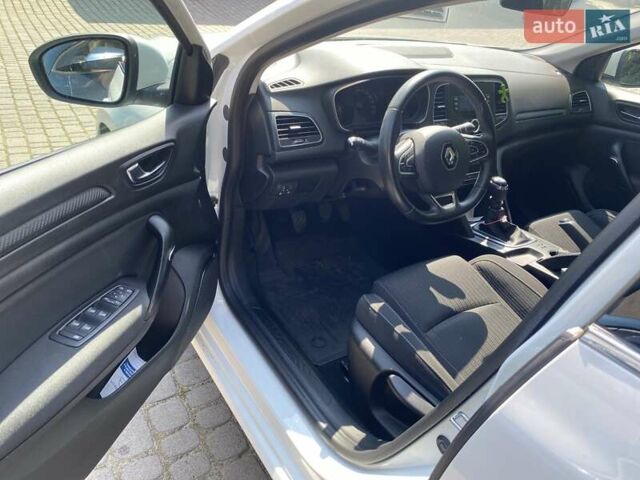 Белый Рено Меган, объемом двигателя 1.46 л и пробегом 200 тыс. км за 10680 $, фото 9 на Automoto.ua