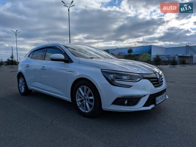 Белый Рено Меган, объемом двигателя 1.46 л и пробегом 112 тыс. км за 14000 $, фото 1 на Automoto.ua