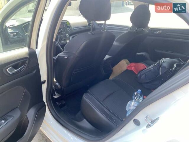 Белый Рено Меган, объемом двигателя 1.46 л и пробегом 200 тыс. км за 10680 $, фото 12 на Automoto.ua