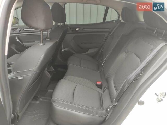 Белый Рено Меган, объемом двигателя 1.46 л и пробегом 200 тыс. км за 10680 $, фото 23 на Automoto.ua